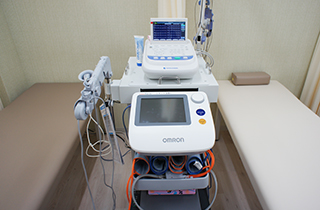 心電計と血圧脈波検査装置